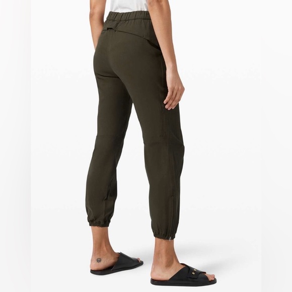 lululemon athletica Pants - Lululemon Essential Affinity Mid Rise Jogger
Dark Olive size 12 EUC